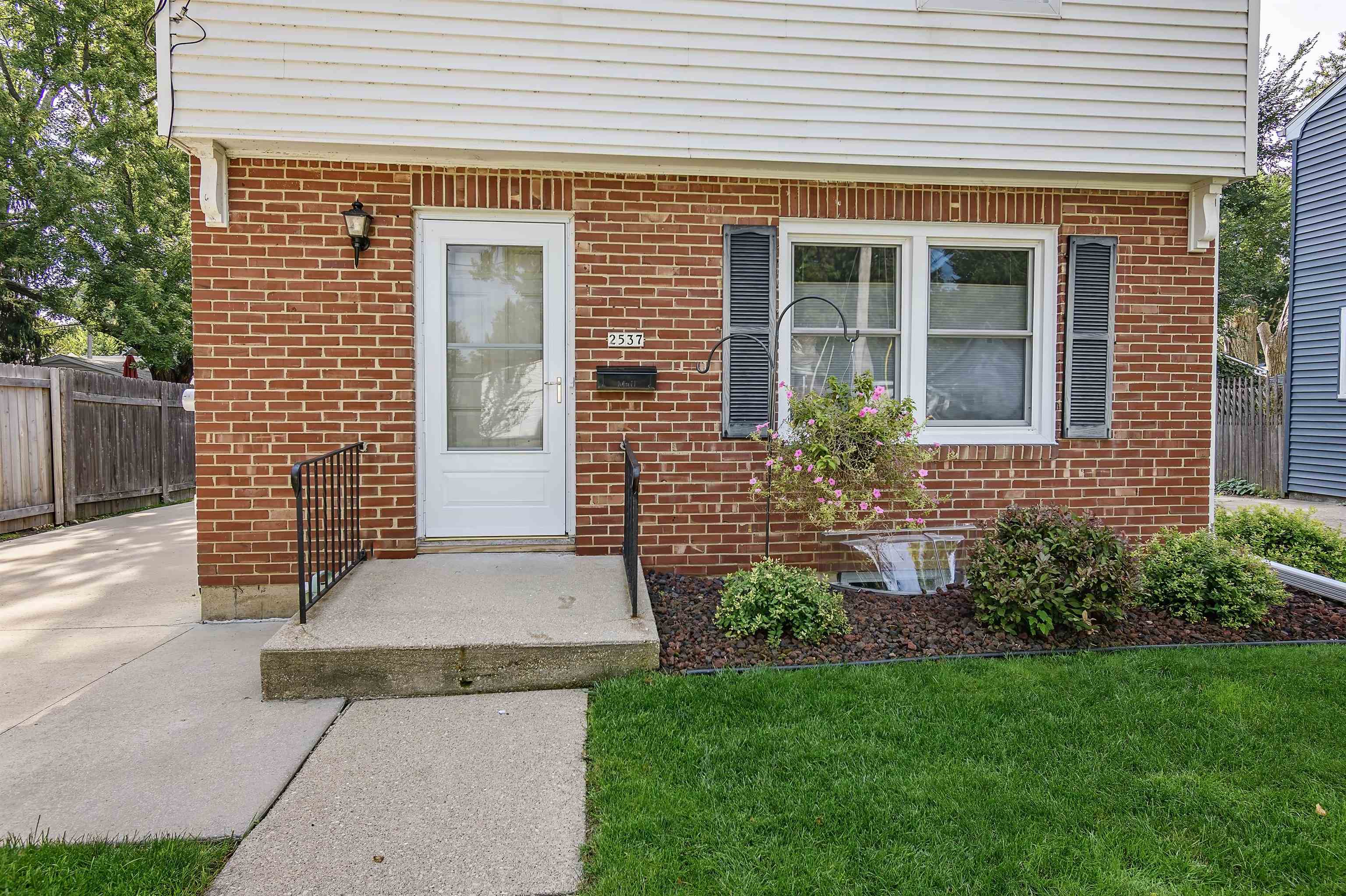2537 Hoard Street Madison, WI 53704 - Photo 3 of 45 Gallery Image 3