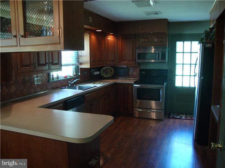 417 Woodward Road Coatesville, PA 19320 - Photo 3 of 15 Kitchen