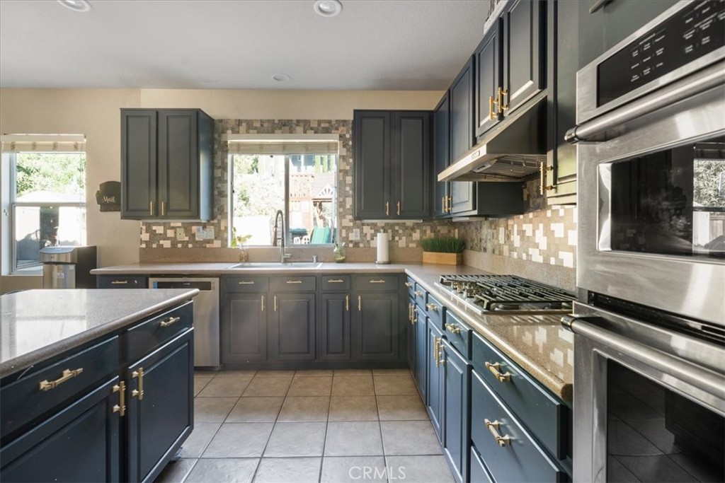 13040 Angeles Trail Way Sylmar, CA 91342 - Photo 3 of 38