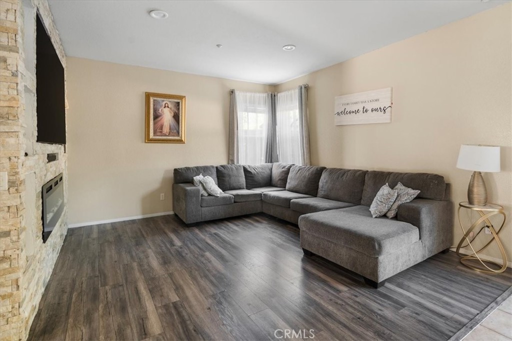 13040 Angeles Trail Way Sylmar, CA 91342 - Photo 8 of 38