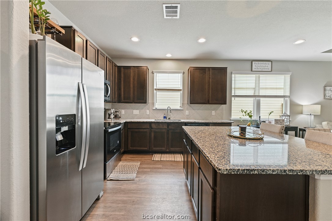 5741 Cerrillos Drive Bryan, TX 77807 - Photo 5 of 25 Kitchen
