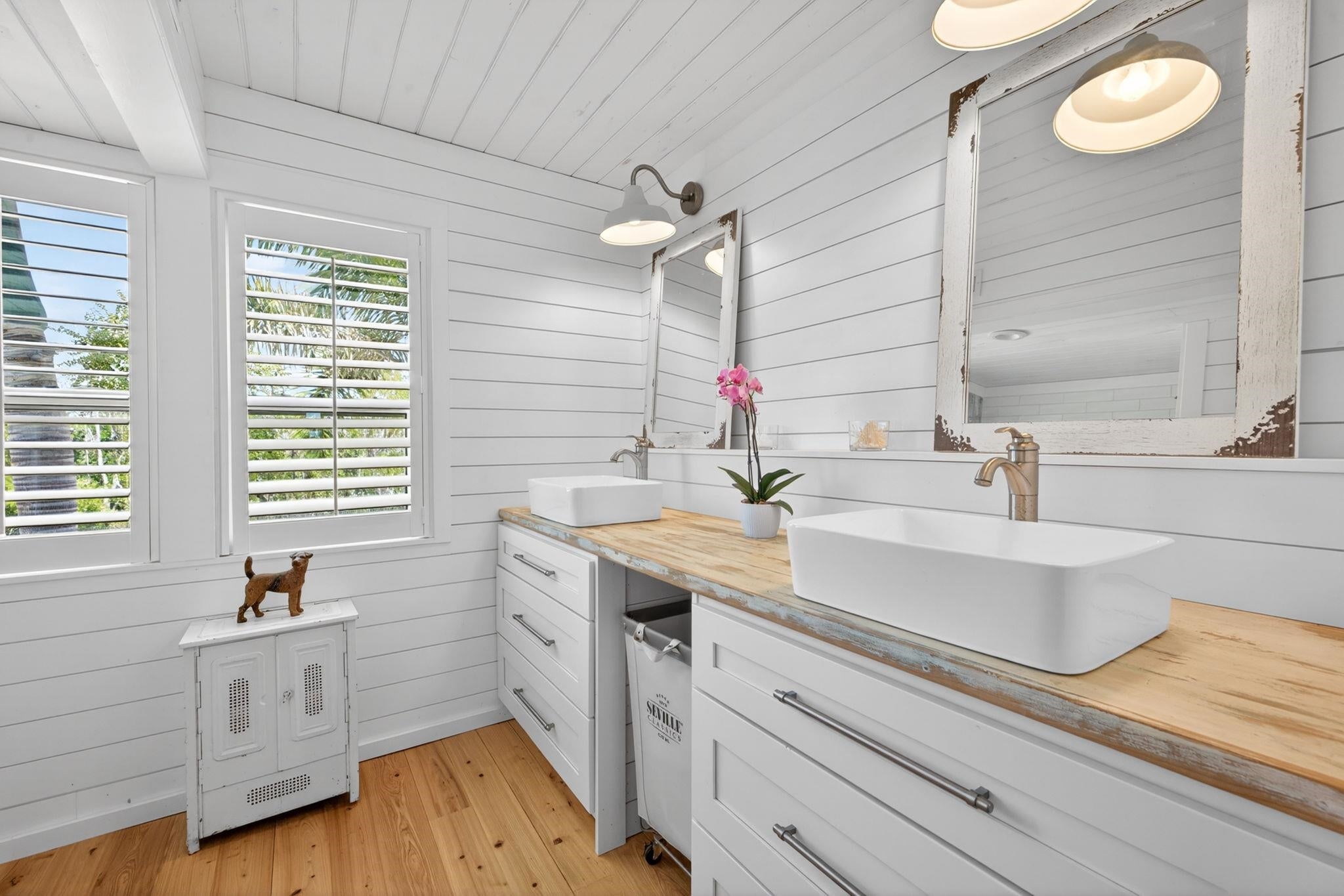1629 Sand Castle Road Sanibel, FL 33957 - Photo 3 of 32 Gallery Image 3