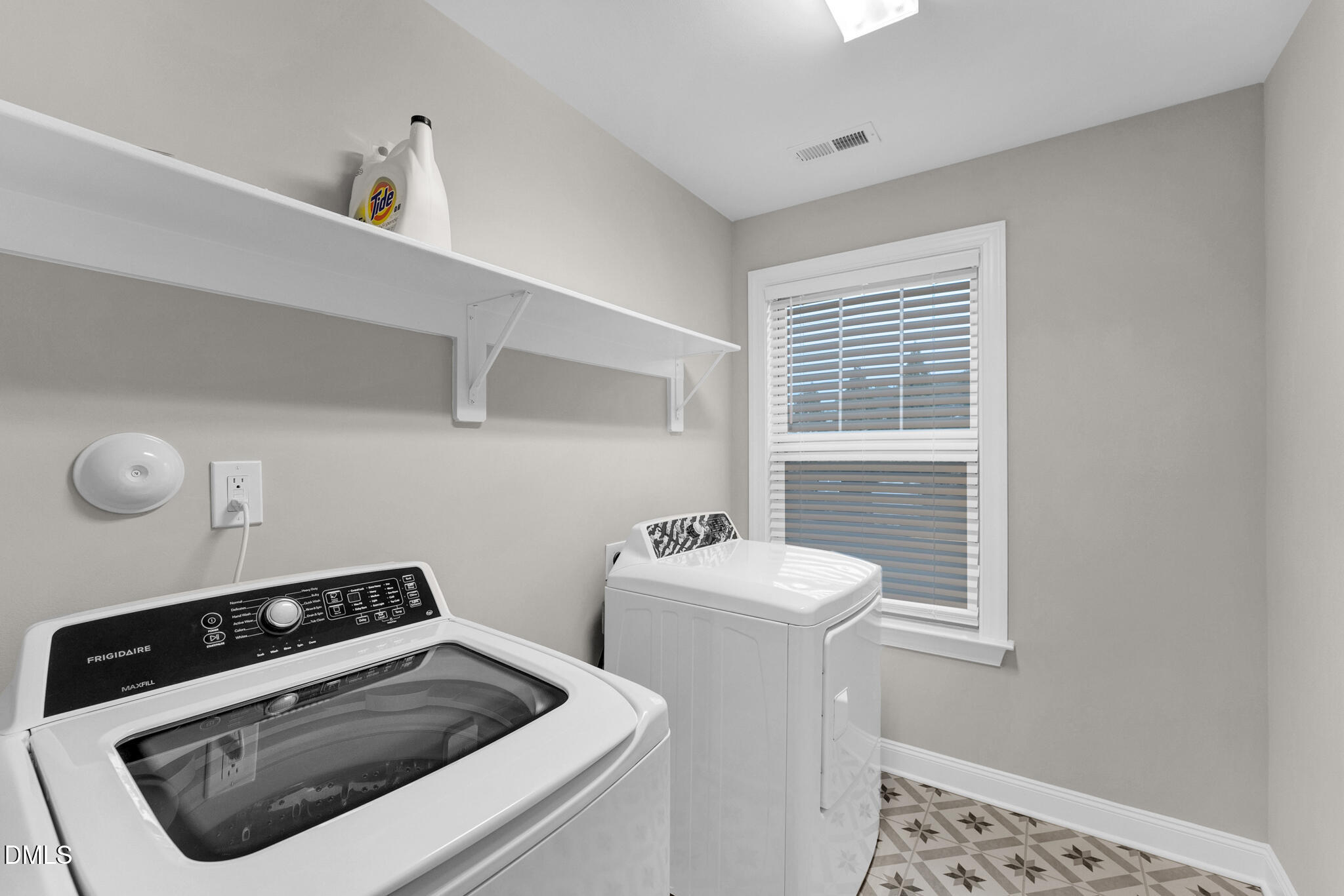 928 Barringer Drive Raleigh, NC 27606 - Photo 20 of 40 a utility room with dryer and washer