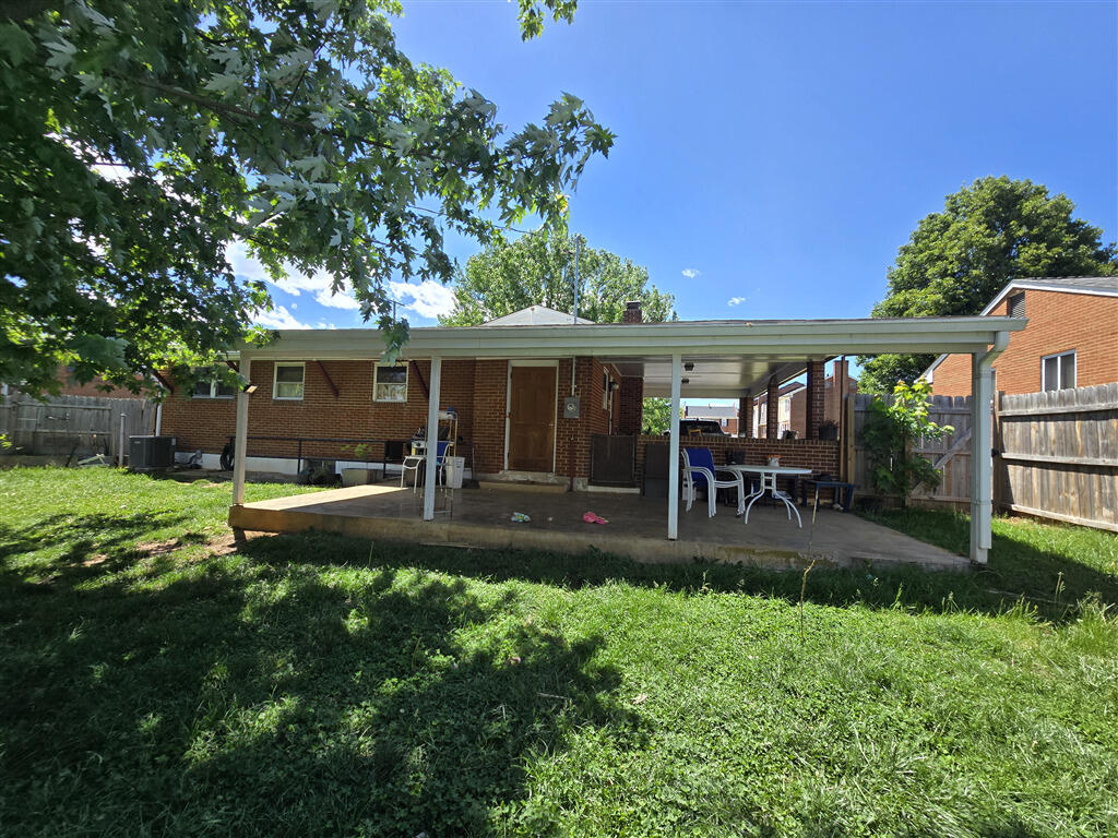 912 Hemlock Road Salem, VA 24153 - Photo 3 of 18 2020983_202098_S