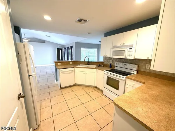 $2,000 | 2325 Northwest 25th Terrace, Cape Coral, FL 33993