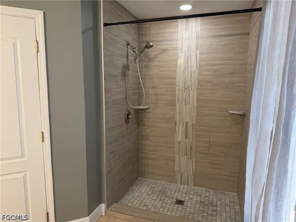 $2,000 | 2325 Northwest 25th Terrace, Cape Coral, FL 33993