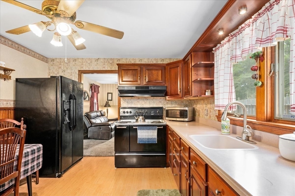 22 Hough Road Sutton, MA 01590 - Photo 4 of 32 Gallery Image 4