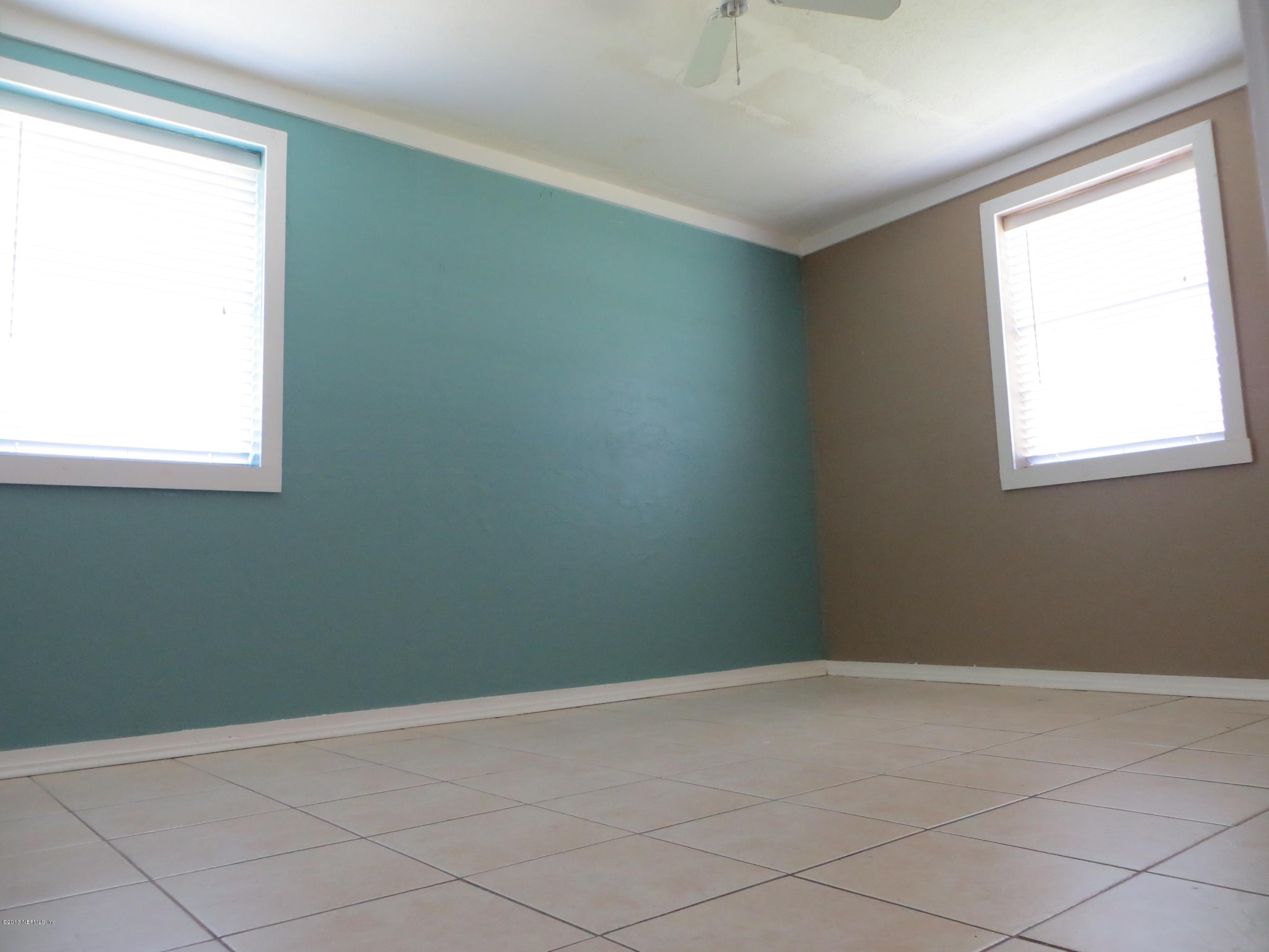 827 Glynlea Road Jacksonville, FL 32216 - Photo 11 of 18 3RD BEDROOM