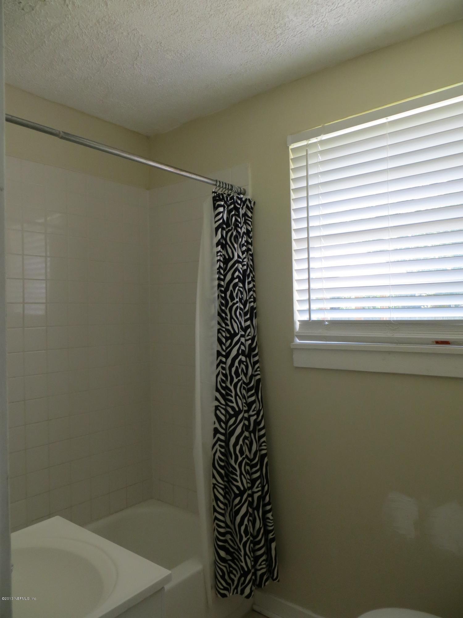 827 Glynlea Road Jacksonville, FL 32216 - Photo 13 of 18 2ND BATH
