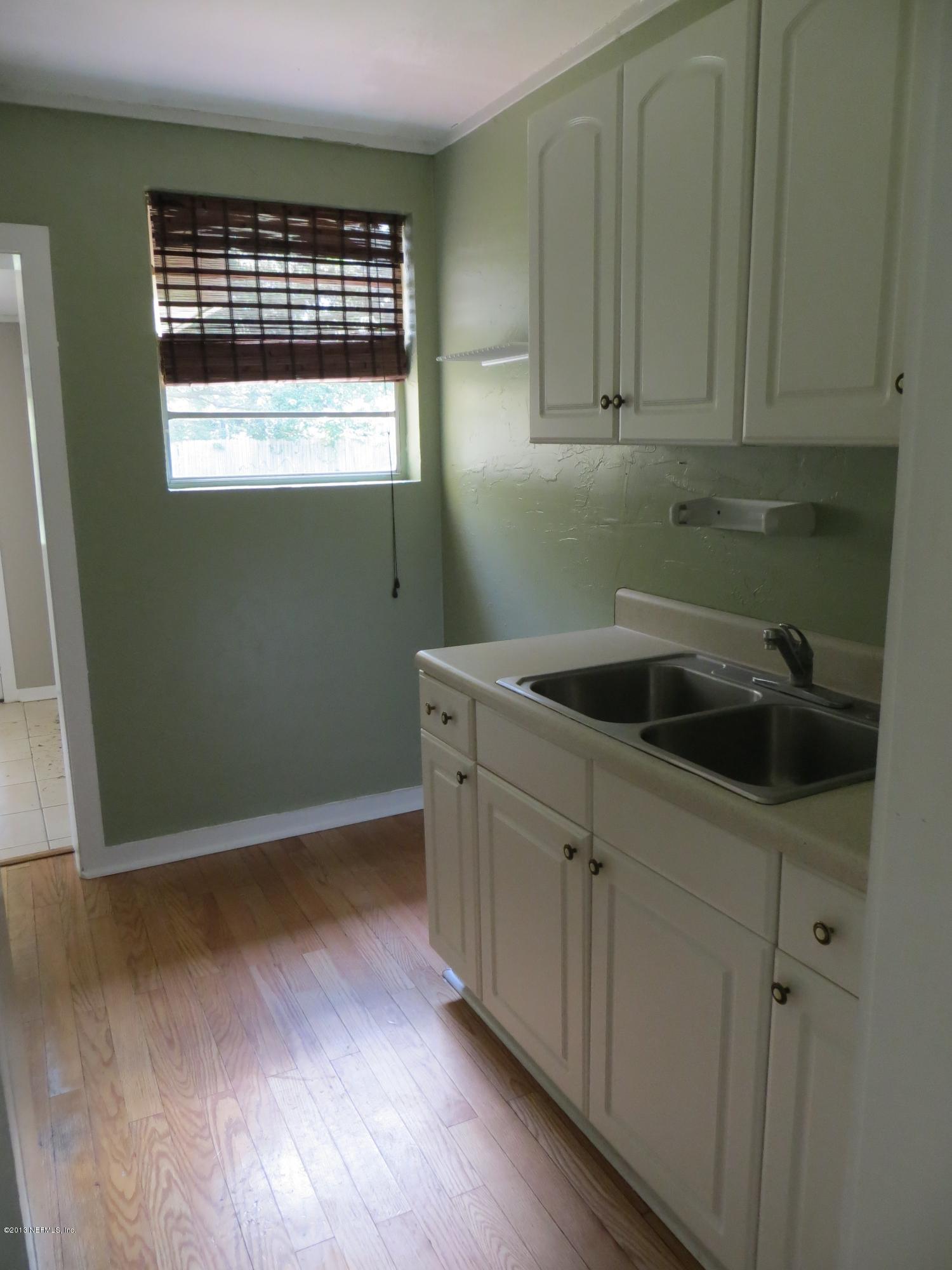 827 Glynlea Road Jacksonville, FL 32216 - Photo 14 of 18 KITCHEN