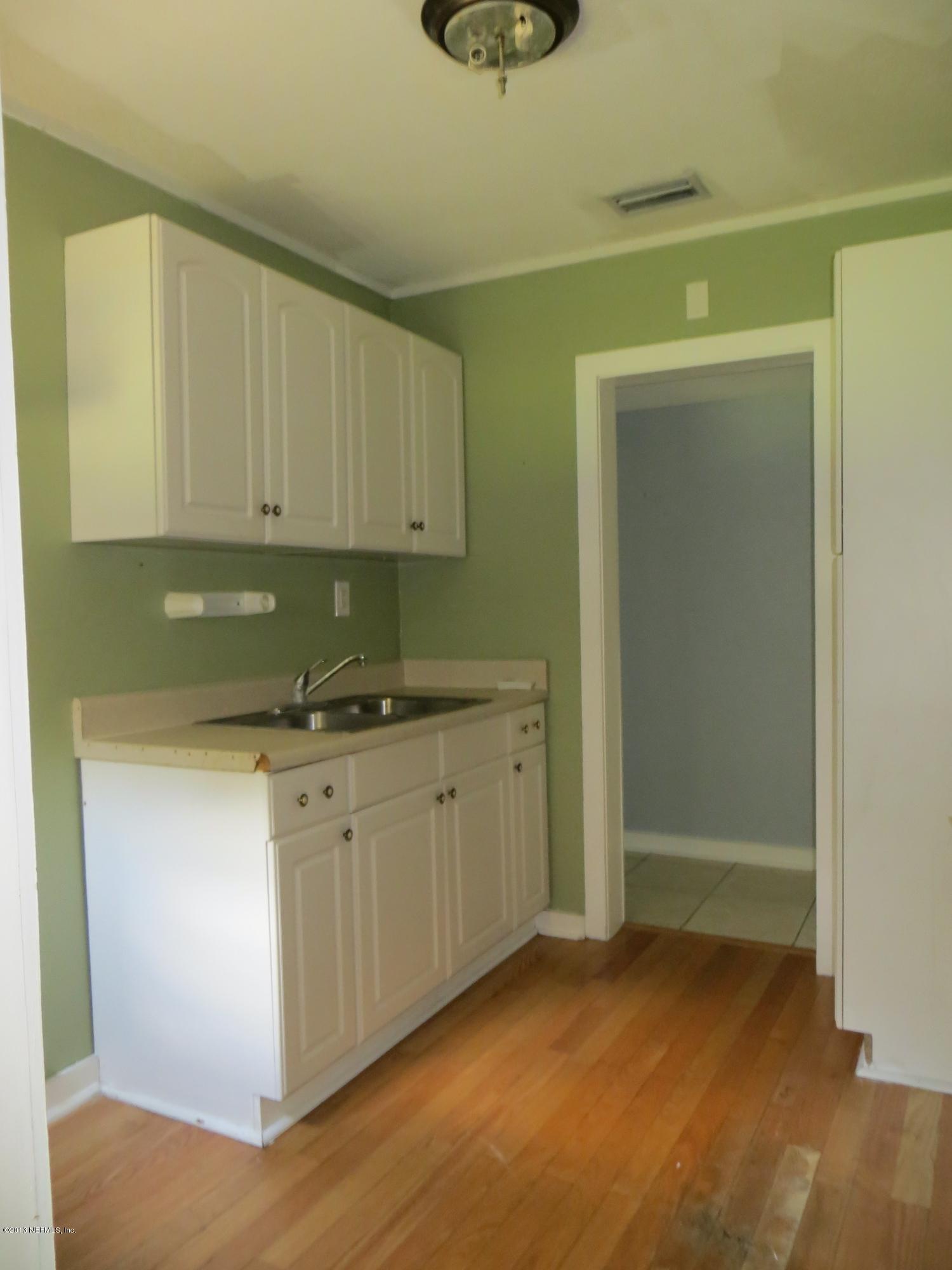 827 Glynlea Road Jacksonville, FL 32216 - Photo 15 of 18 KITCHEN 2