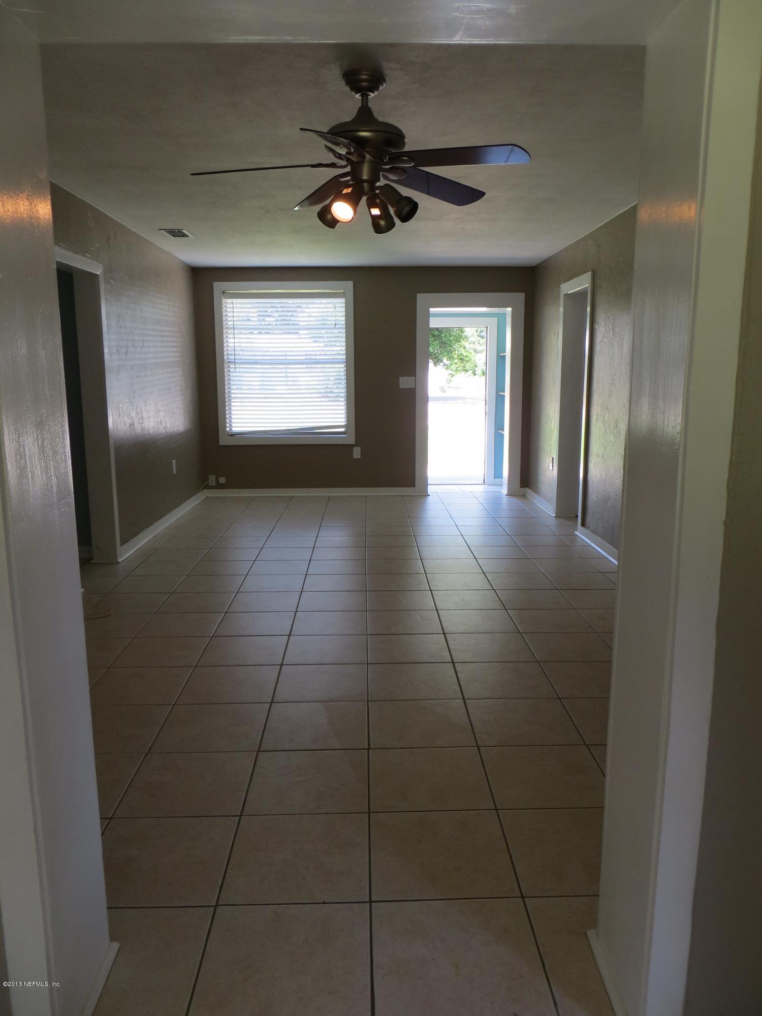 827 Glynlea Road Jacksonville, FL 32216 - Photo 16 of 18 FAMILY ROOM 2