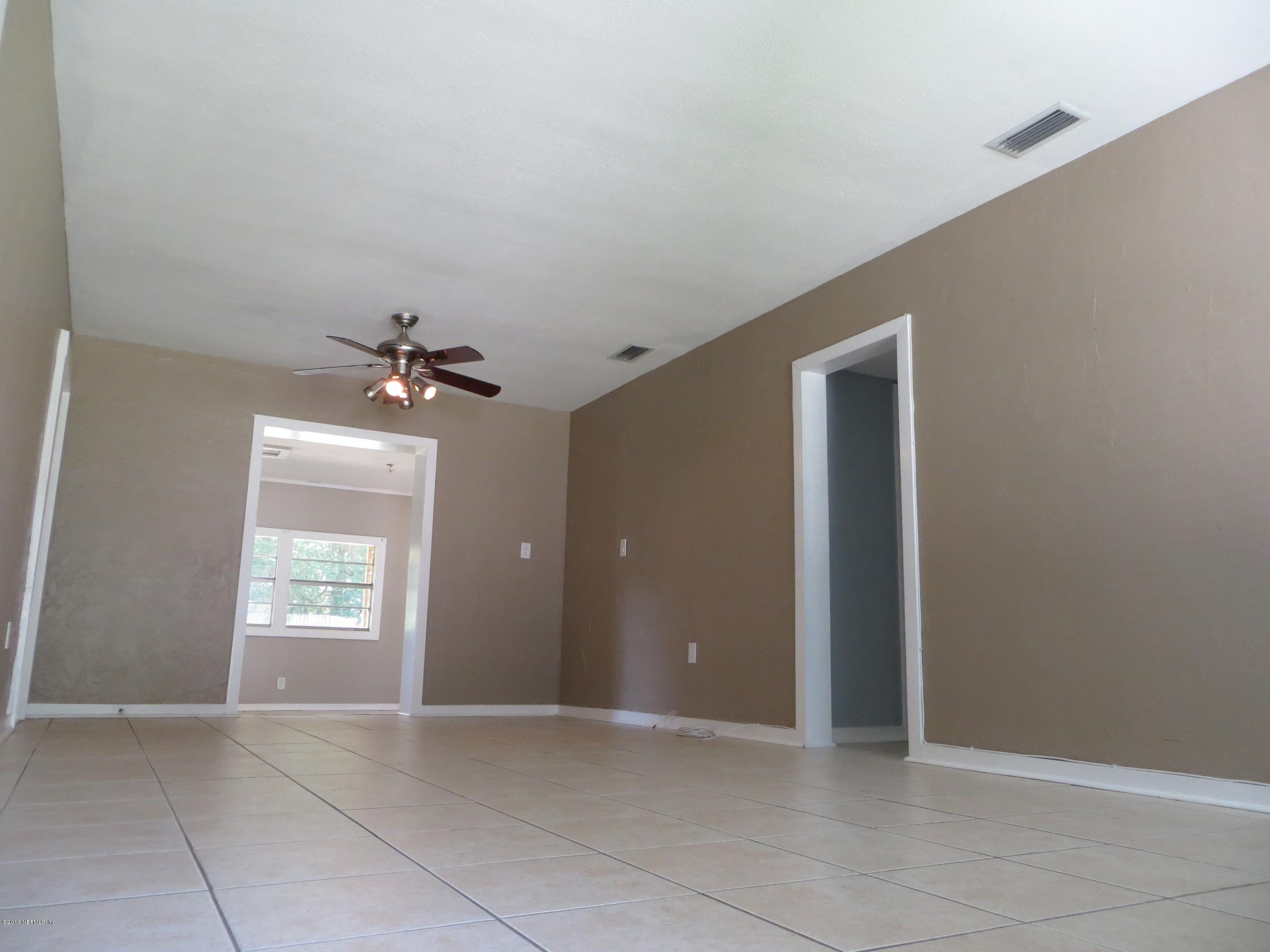 827 Glynlea Road Jacksonville, FL 32216 - Photo 4 of 18 FAMILY ROOM