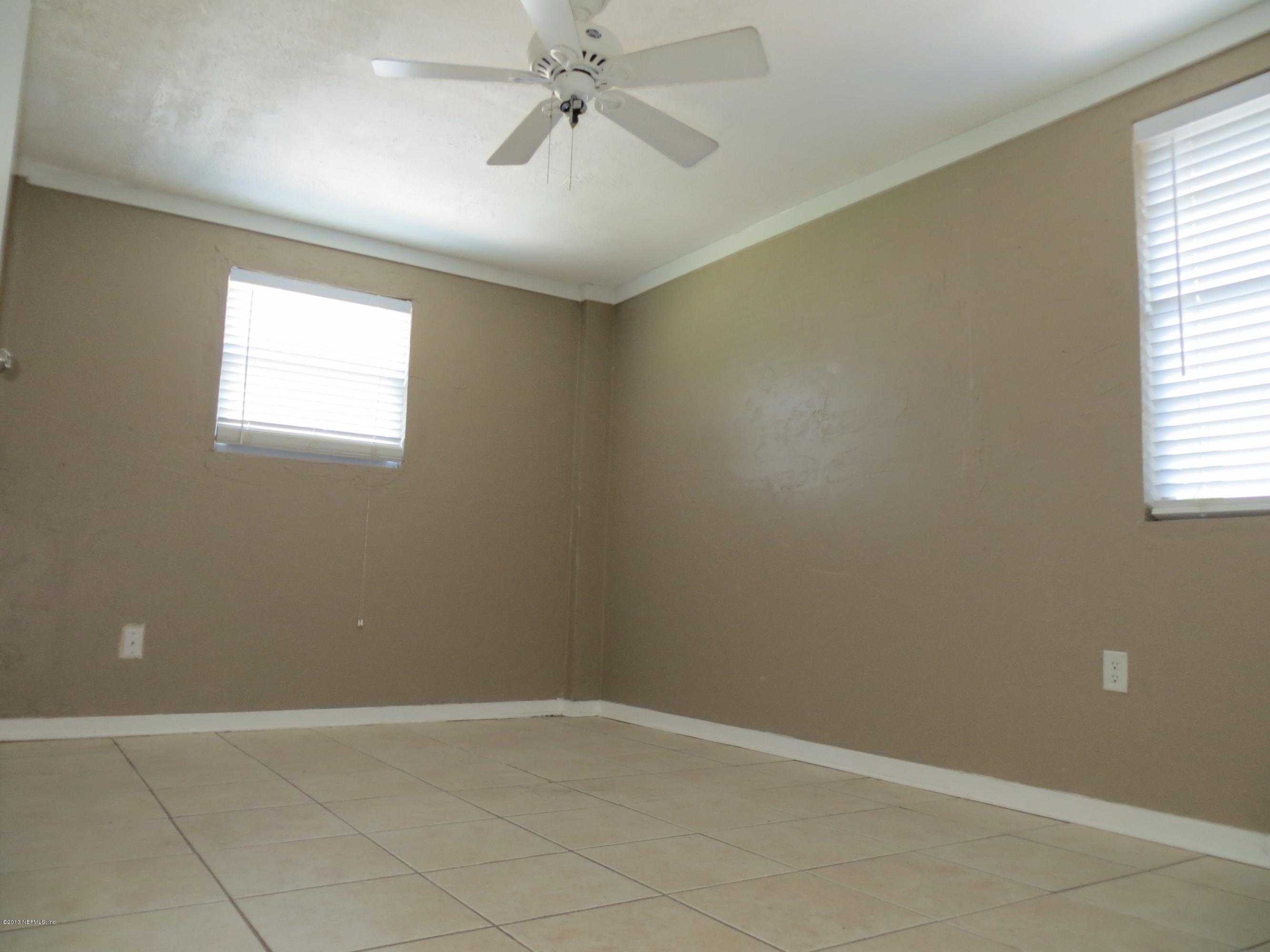 827 Glynlea Road Jacksonville, FL 32216 - Photo 5 of 18 MASTER