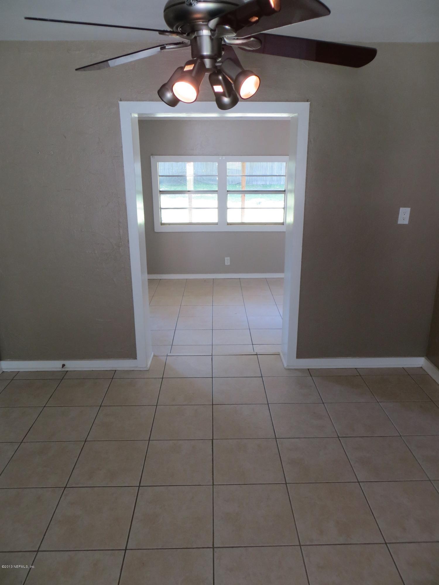 827 Glynlea Road Jacksonville, FL 32216 - Photo 7 of 18 FAMILY ROOM TO LIVING/DINING