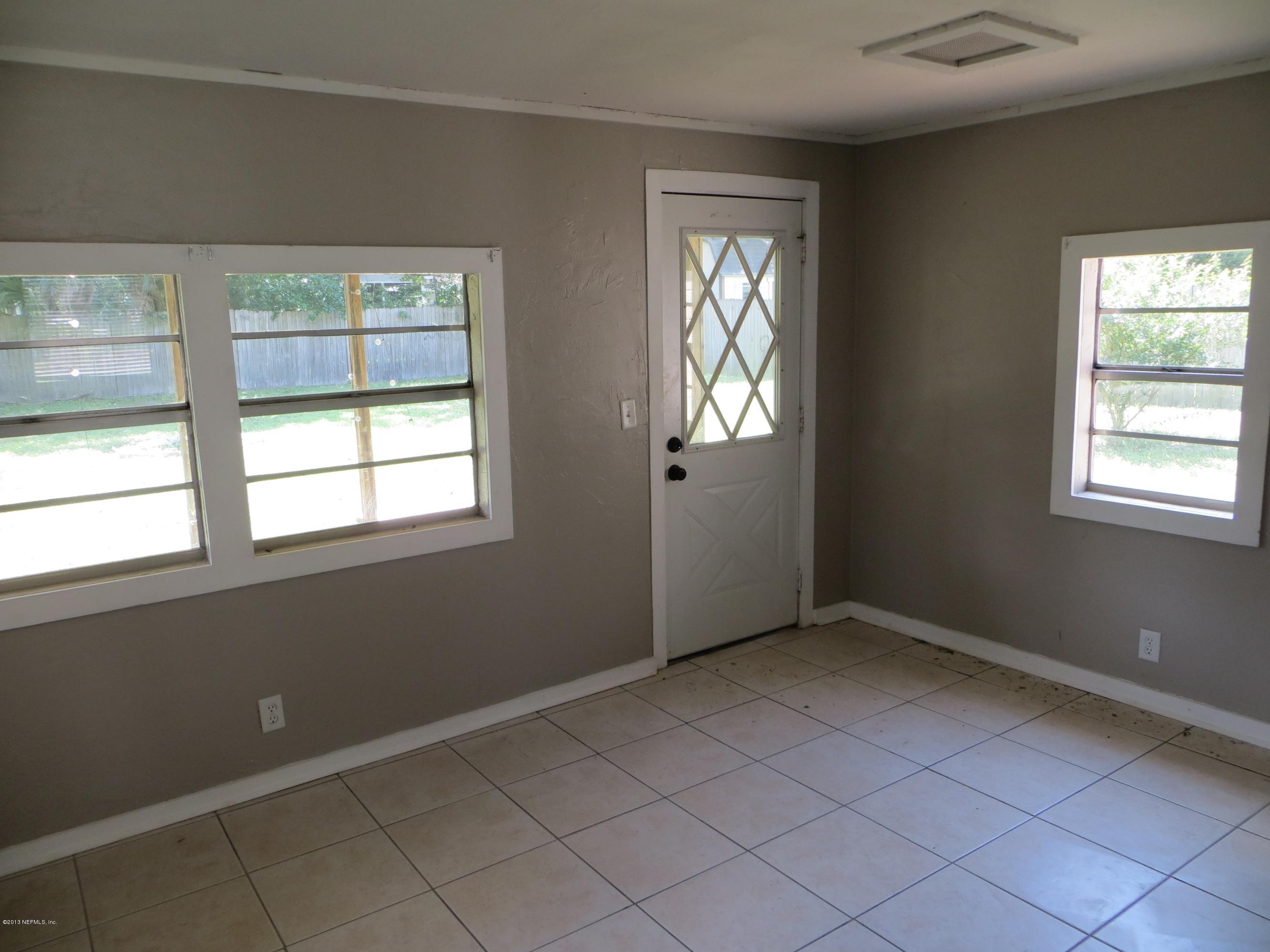 827 Glynlea Road Jacksonville, FL 32216 - Photo 8 of 18 LIVING/DINING