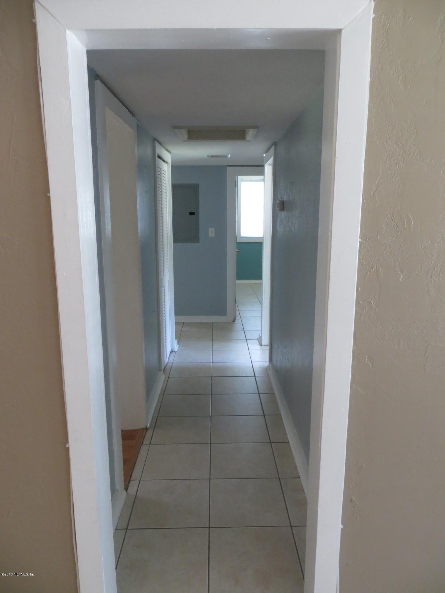 827 Glynlea Road Jacksonville, FL 32216 - Photo 9 of 18 HALL TO 2ND, 3RD, AND 4TH BEDROOMS