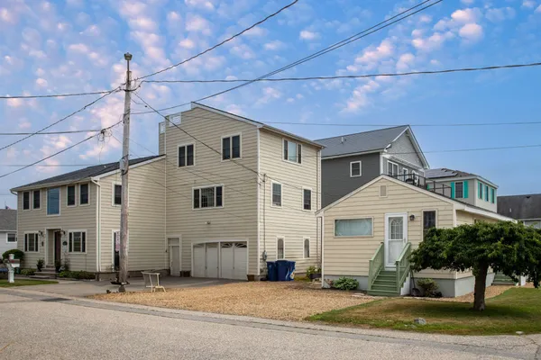 $1,100,000 | 7 Redman Street, Hampton, NH 03842