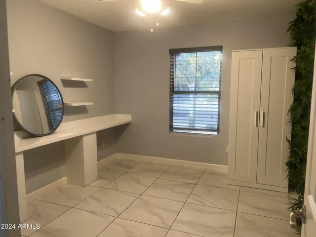 a view of entryway with kitchen