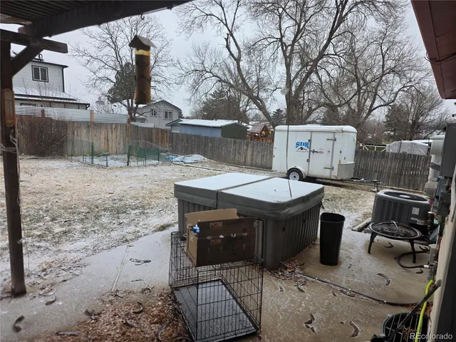 a view of a house with backyard