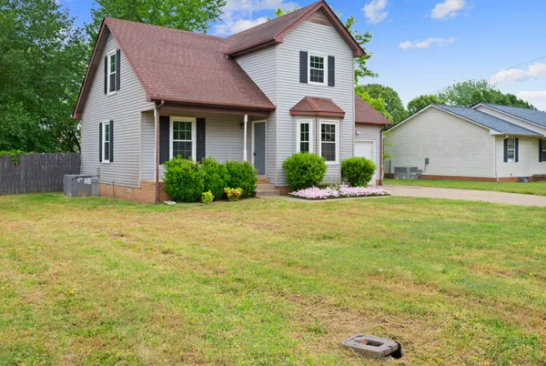 $1,895 | 907 Desota Lane, Oak Grove, KY 42262