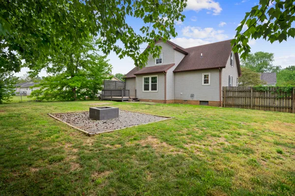 $1,895 | 907 Desota Lane, Oak Grove, KY 42262