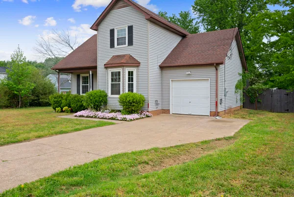 $1,895 | 907 Desota Lane, Oak Grove, KY 42262