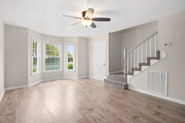 $1,895 | 907 Desota Lane, Oak Grove, KY 42262