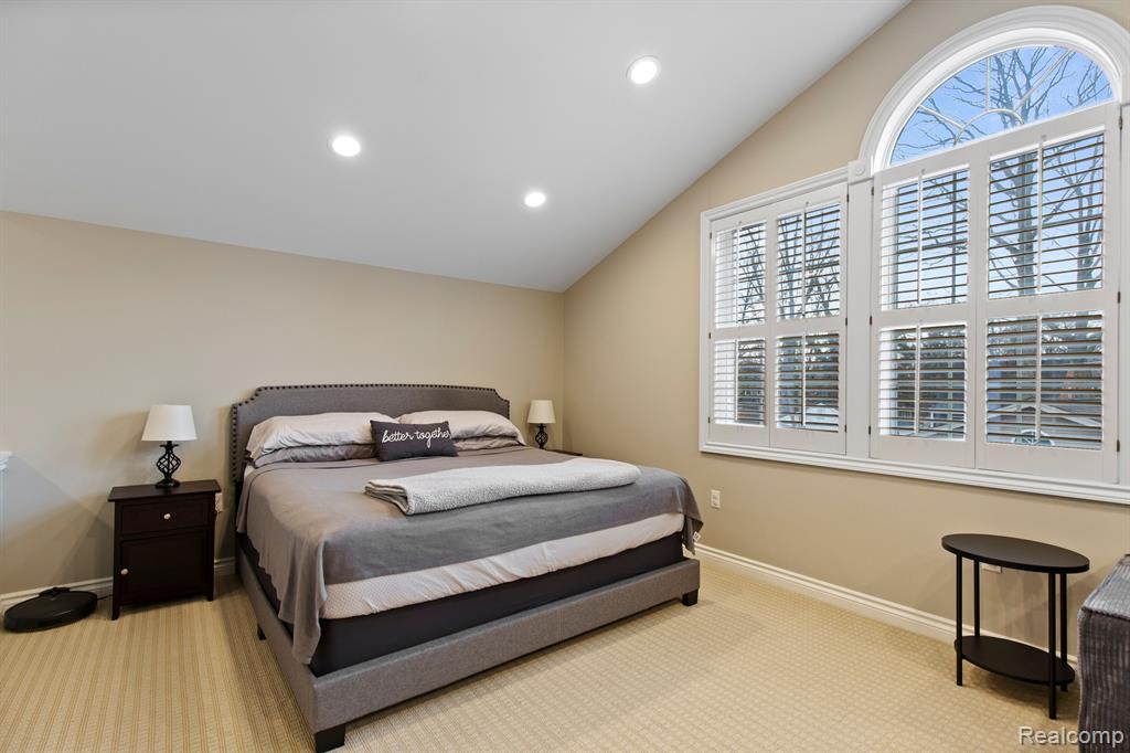 1395 Roslyn Road Grosse Pointe Woods, MI 48236 - Photo 22 of 43