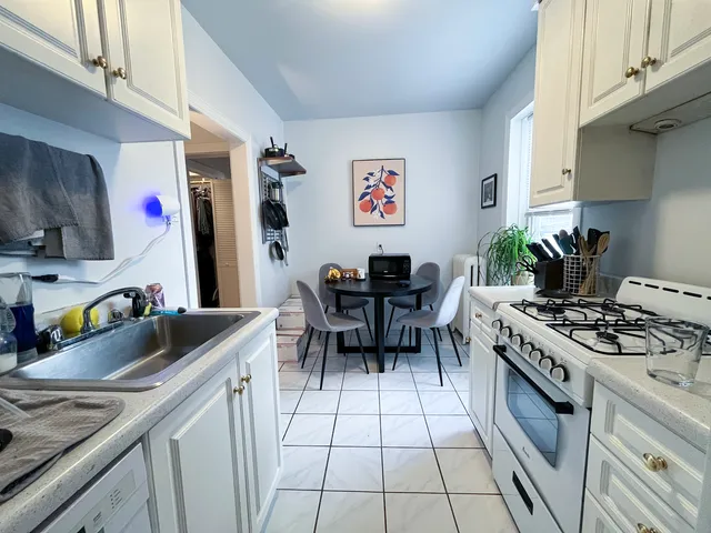 $1,800 | 654 West Oakdale Avenue, Unit 1N, Chicago, IL 60657