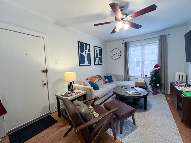 $1,800 | 654 West Oakdale Avenue, Unit 1N, Chicago, IL 60657