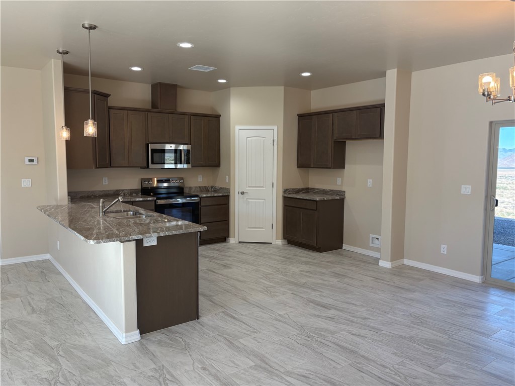 9691 North Atossa Road Kingman, AZ 86401 - Photo 8 of 36 Kitchen