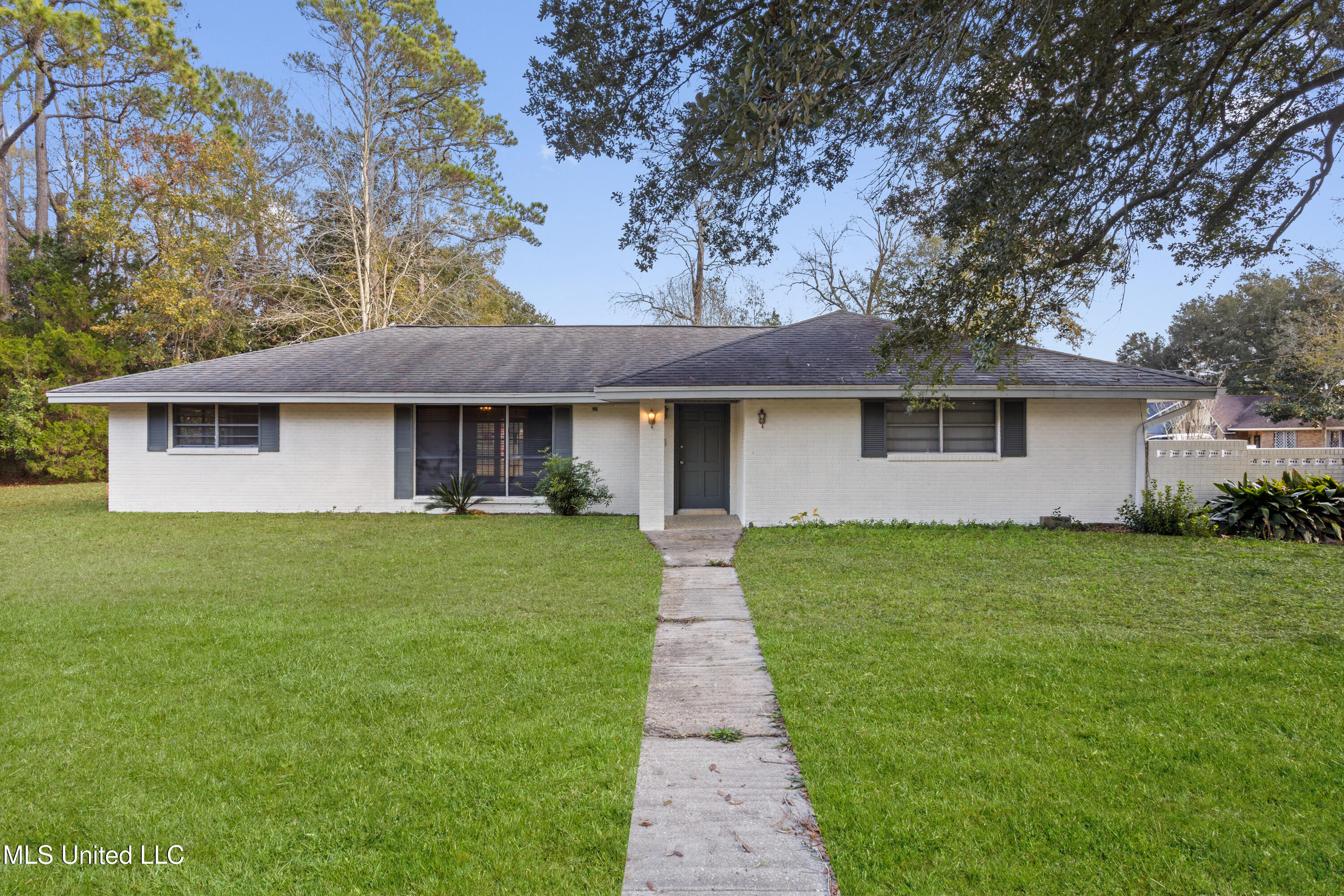 2265 Popp's Ferry Road Biloxi, MS 39532 - Photo 1 of 36 0001