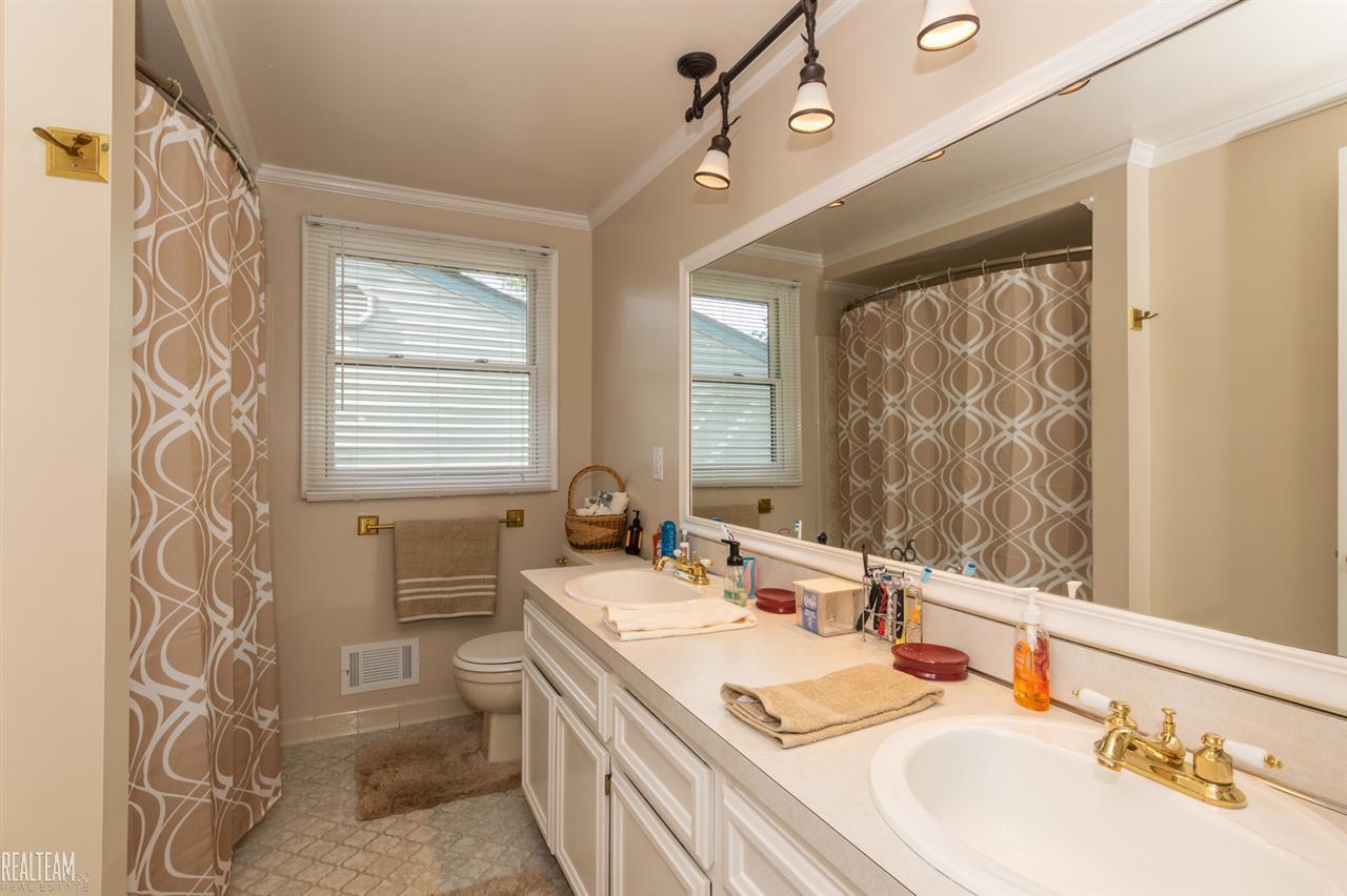 43371 Saal Road Sterling Heights, MI 48313 - Photo 15 of 27 31349096-14.JPG