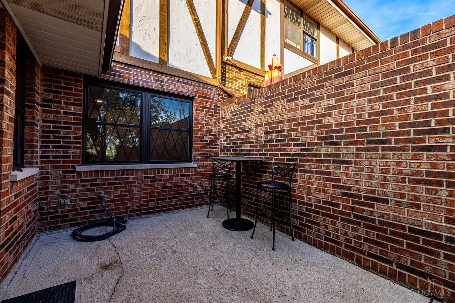 5644 Springdale Road Cincinnati, OH 45251 - Photo 8 of 53