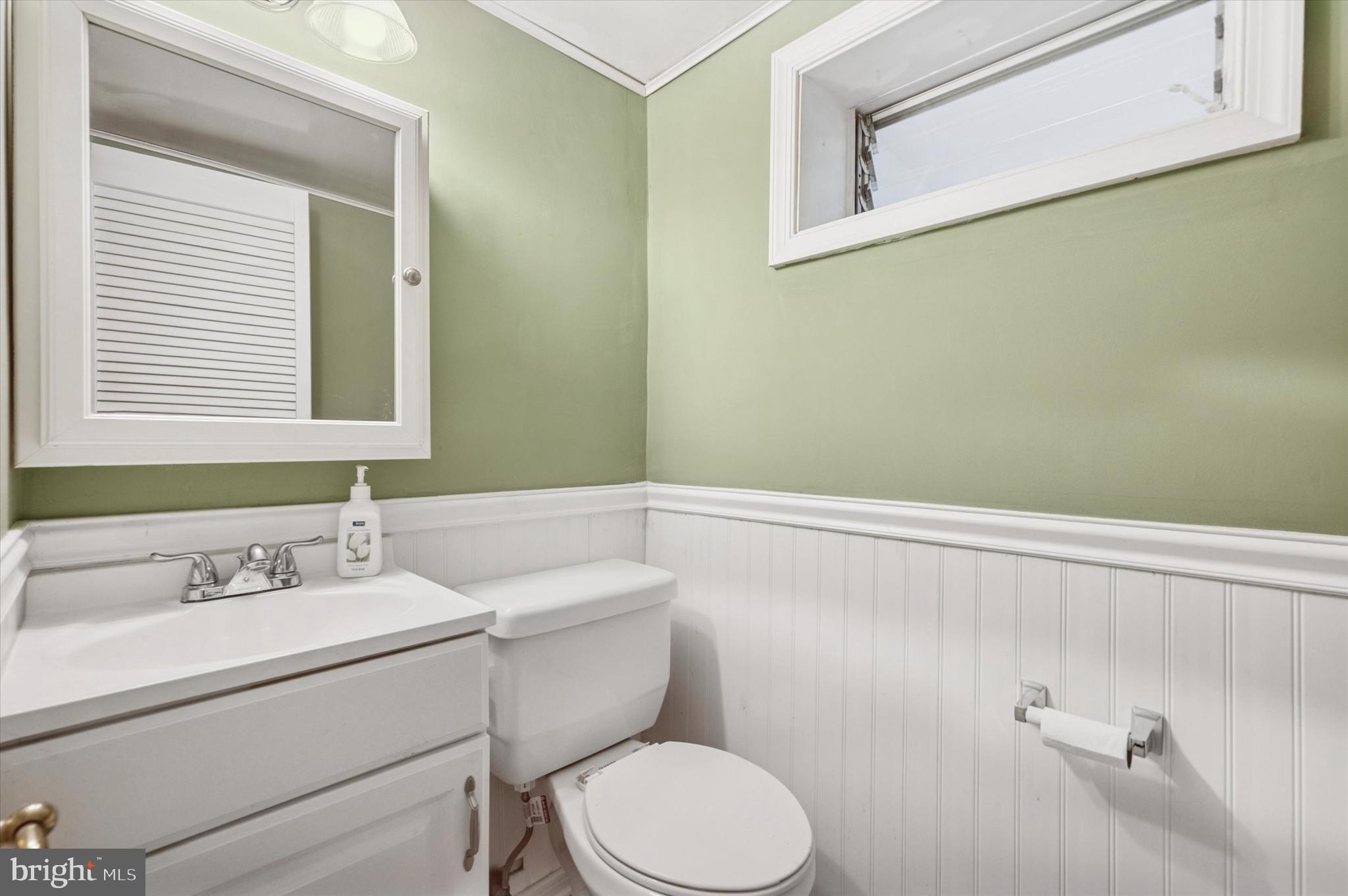 708 Cambridge Road Brookhaven, PA 19015 - Photo 15 of 20 a bathroom with a sink mirror and toilet