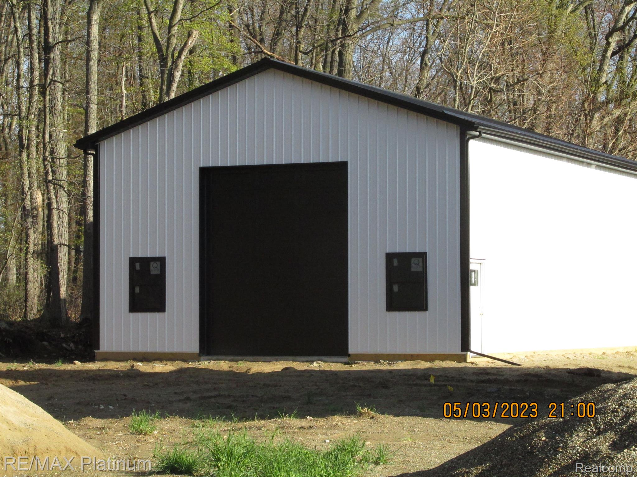 12291 Rohn Road Fenton, MI 48430 - Photo 2 of 9 Front of Pole Barn