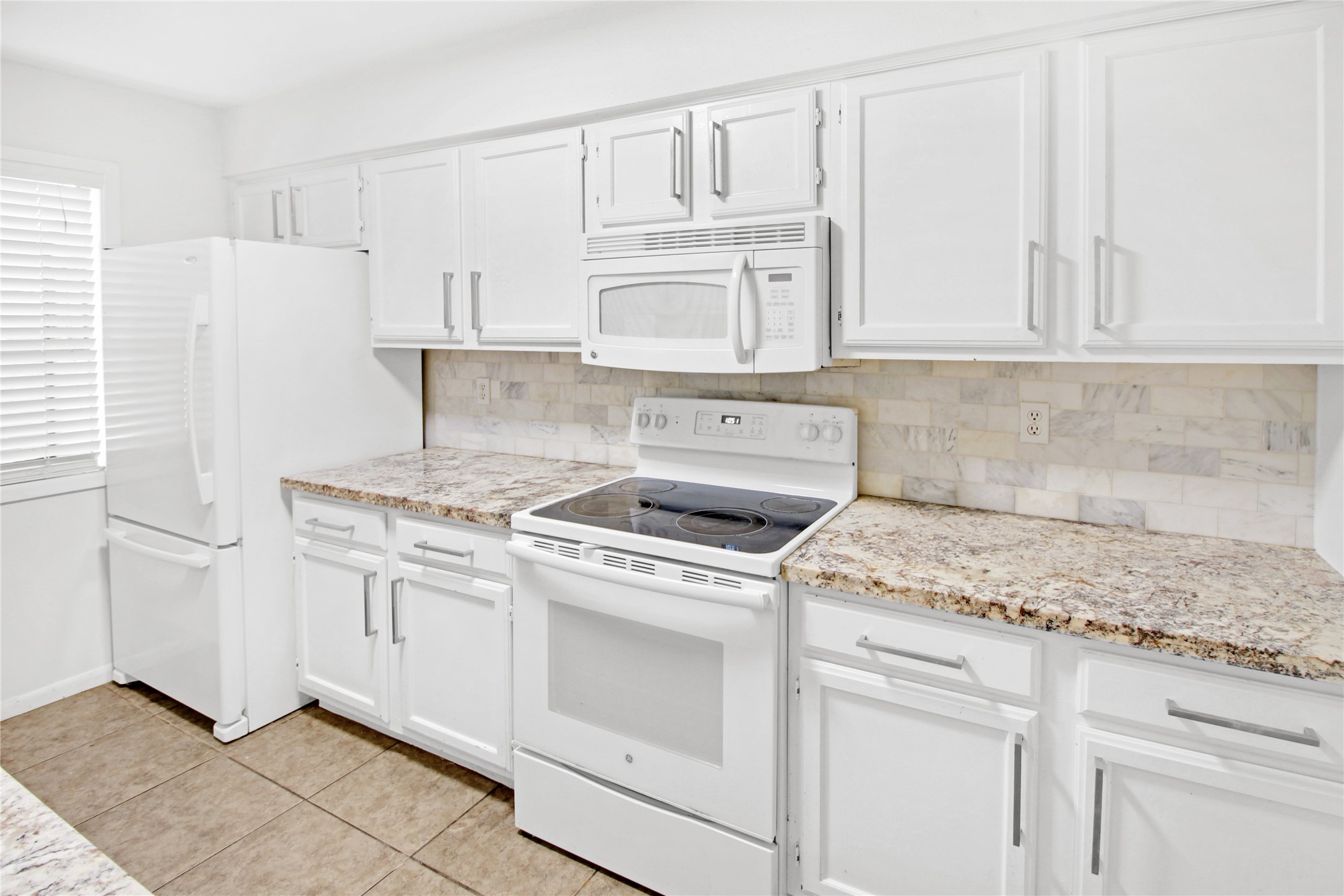1500 Sandy Springs Road, Unit 69 Houston, TX 77042 - Photo 2 of 32 Kitchen