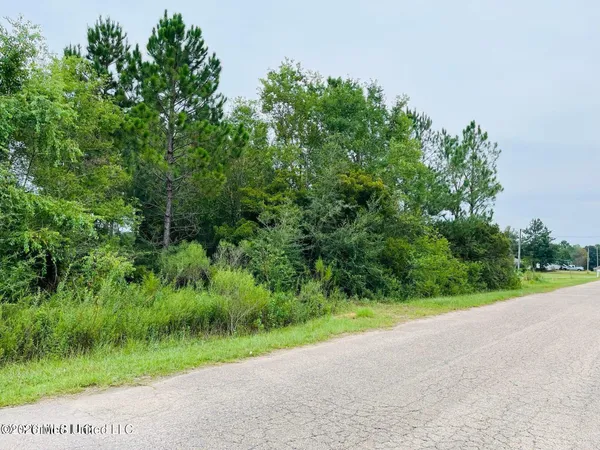 $23,000 | 19092 West Clairmonte Street, Saucier, MS 39574