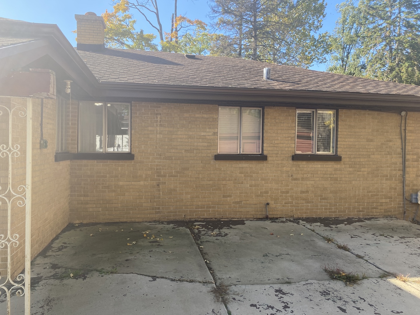 1025 South Dee Road Park Ridge, IL 60068 - Photo 2 of 13 a view of a wooden door