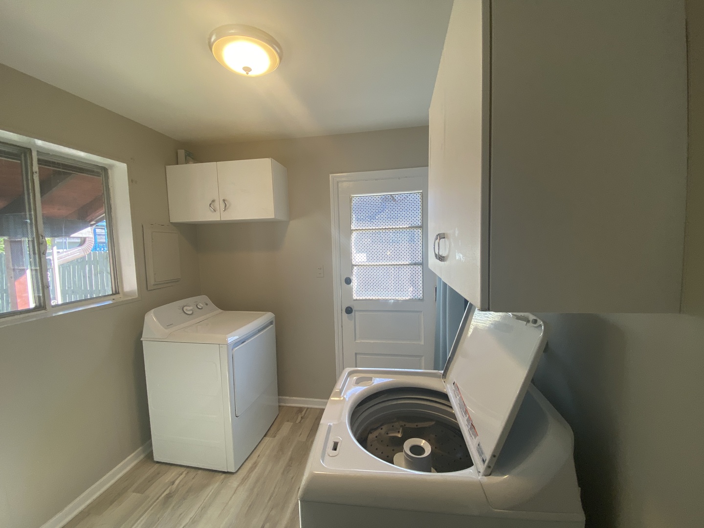 1025 South Dee Road Park Ridge, IL 60068 - Photo 3 of 13 a utility room with dryer and washer