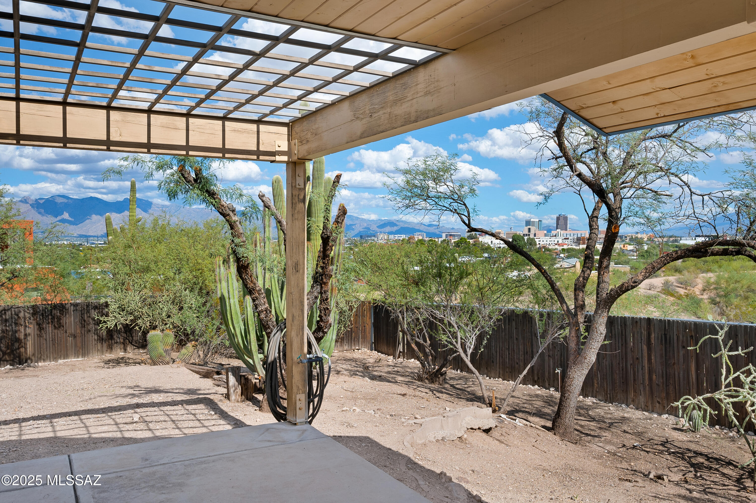 202 Sentinel Peak Road South Tucson, AZ 85745 - Photo 1 of 36