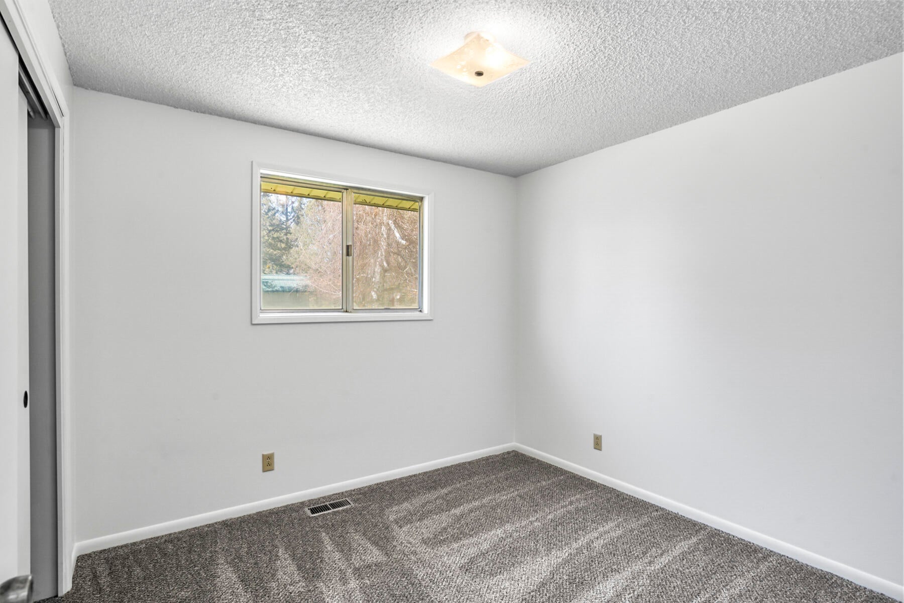 22070 Erickson Road Bend, OR 97701 - Photo 21 of 37 JH5_9158
