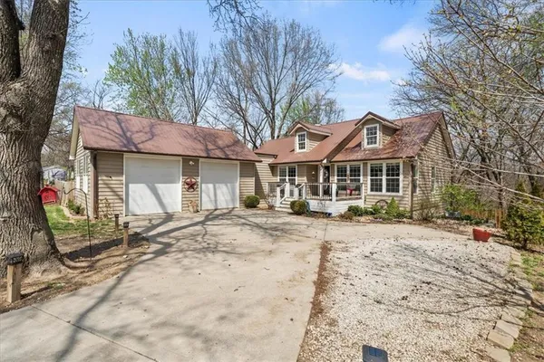 $299,000 | 2807 North Twyman Road, Independence, MO 64058