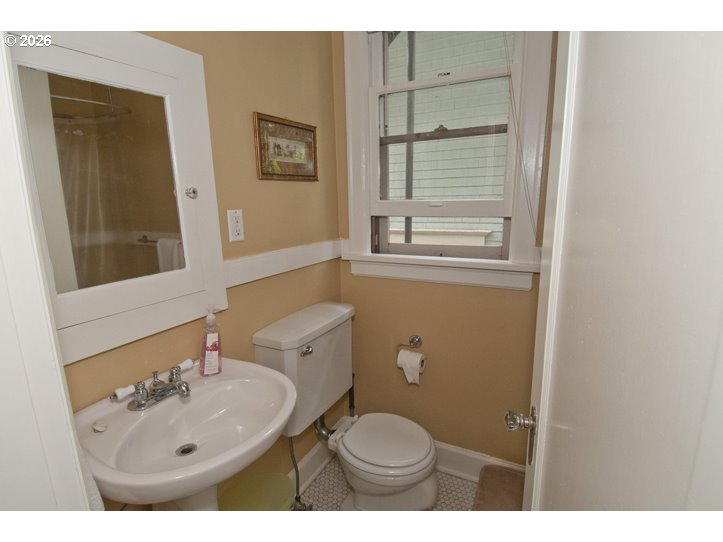 2356 Northwest Westover Road Portland, OR 97210 - Photo 5 of 20