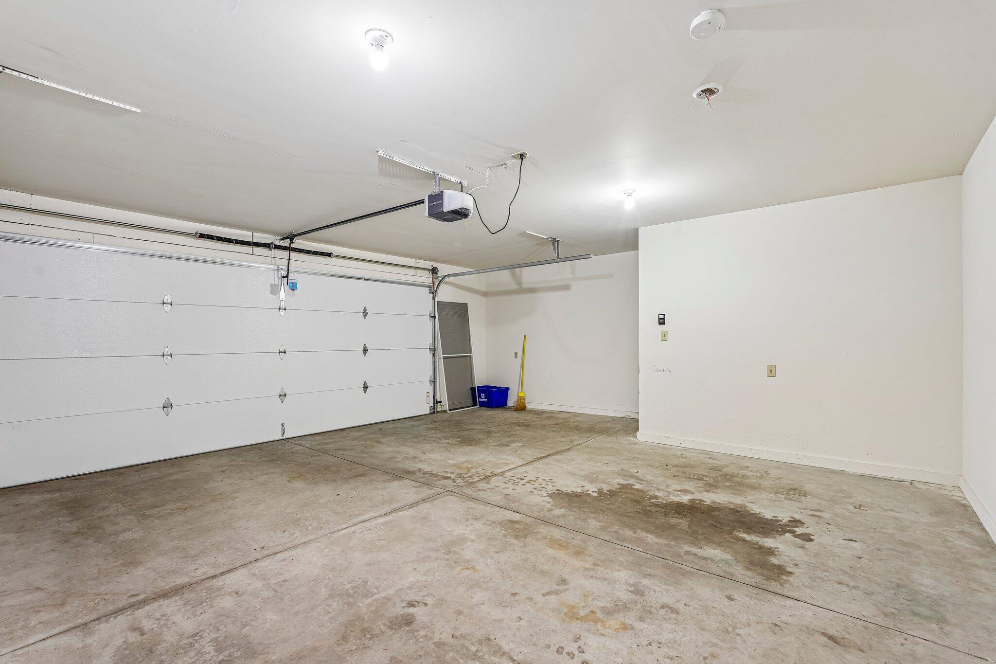 7017 West Hummingbird Court Milwaukee, WI 53223 - Photo 24 of 38 Garage