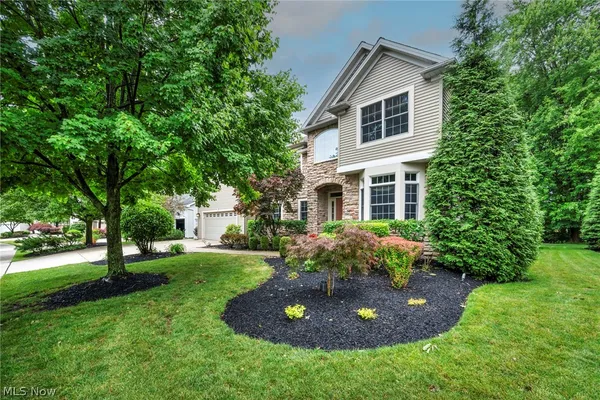 $675,000 | 7043 Navajo Trail, Solon, OH 44139