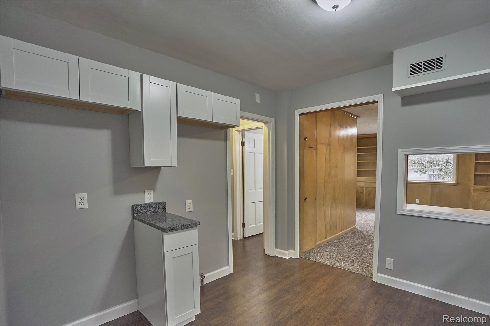 106 Ogemaw Road Pontiac, MI 48341 - Photo 20 of 49 DSC03577 1.jpg