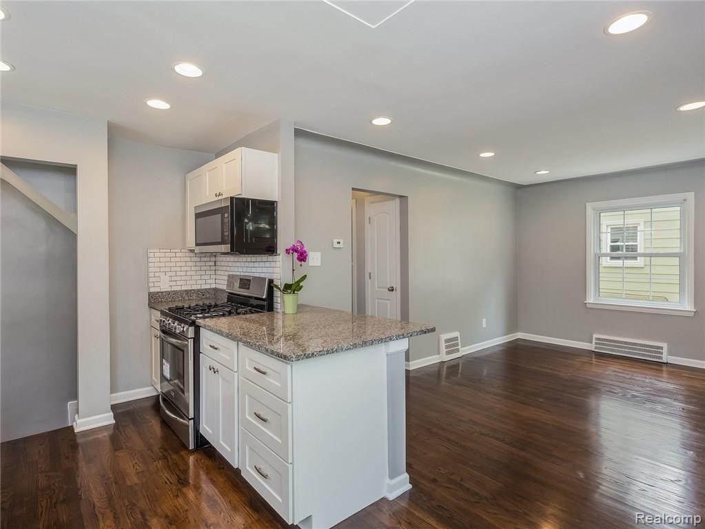 2211 Columbia Road Berkley, MI 48072 - Photo 13 of 44