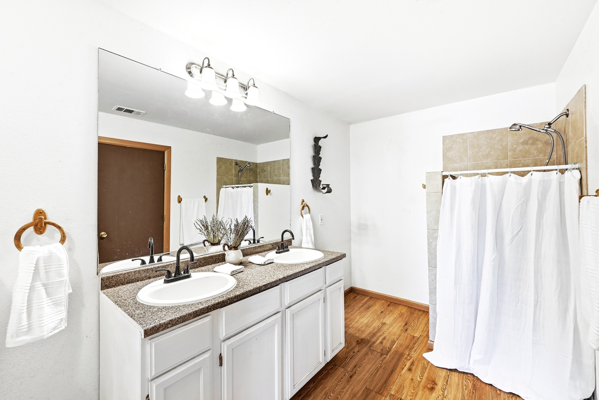 320 Sunset Ridge Maxwell, TX 78656 - Photo 20 of 32 a bathroom with a sink and a mirror